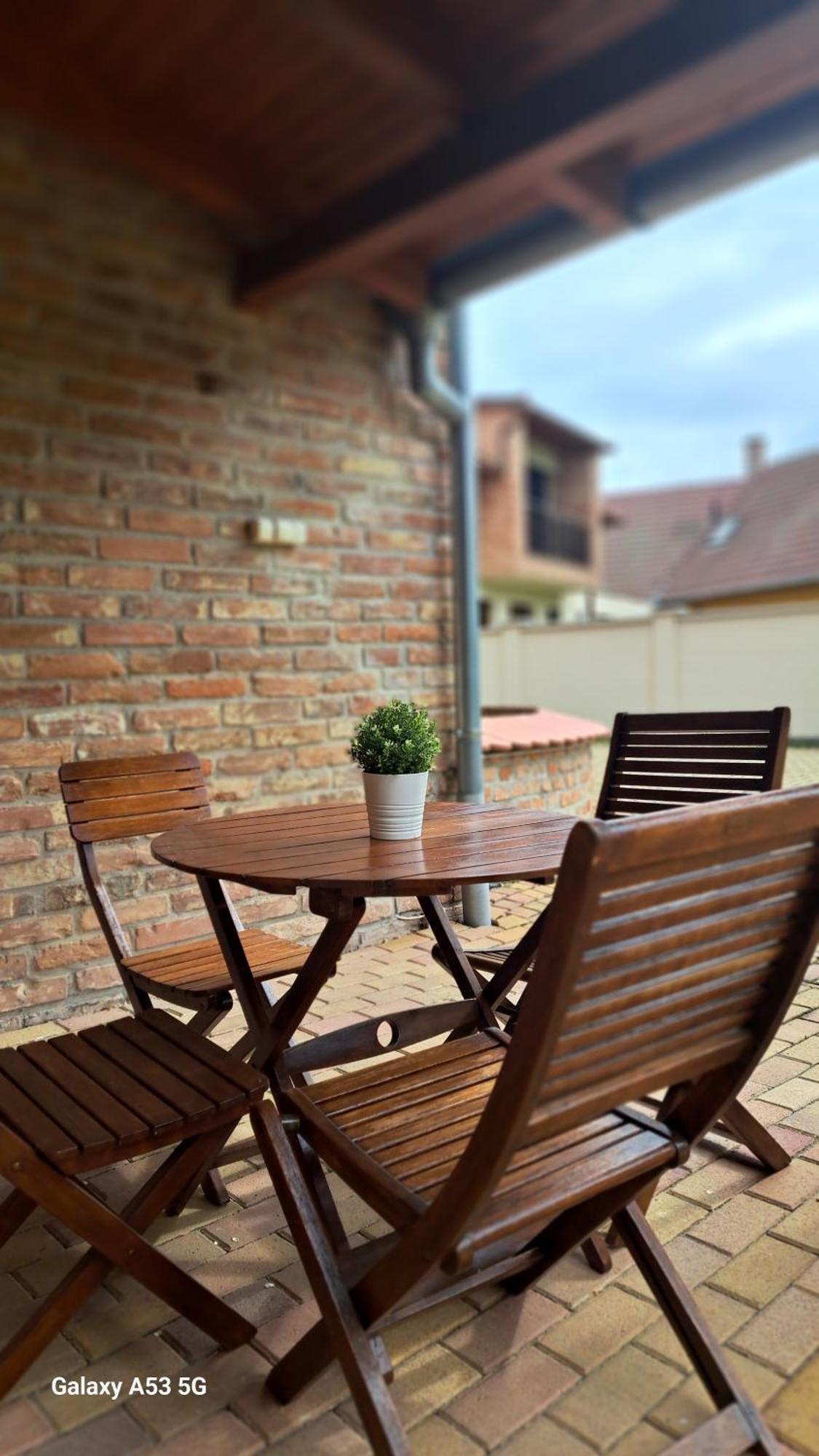 Viktoria Apartman Gyula Exterior photo